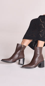 Leanora Boot - Chocolate