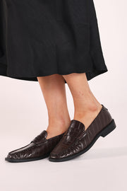 Quannah Flat - Chocolate Croc