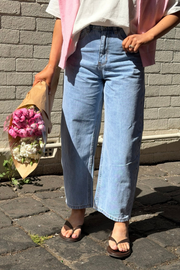 Lola Cropped Barrel Jean - Summer Blue